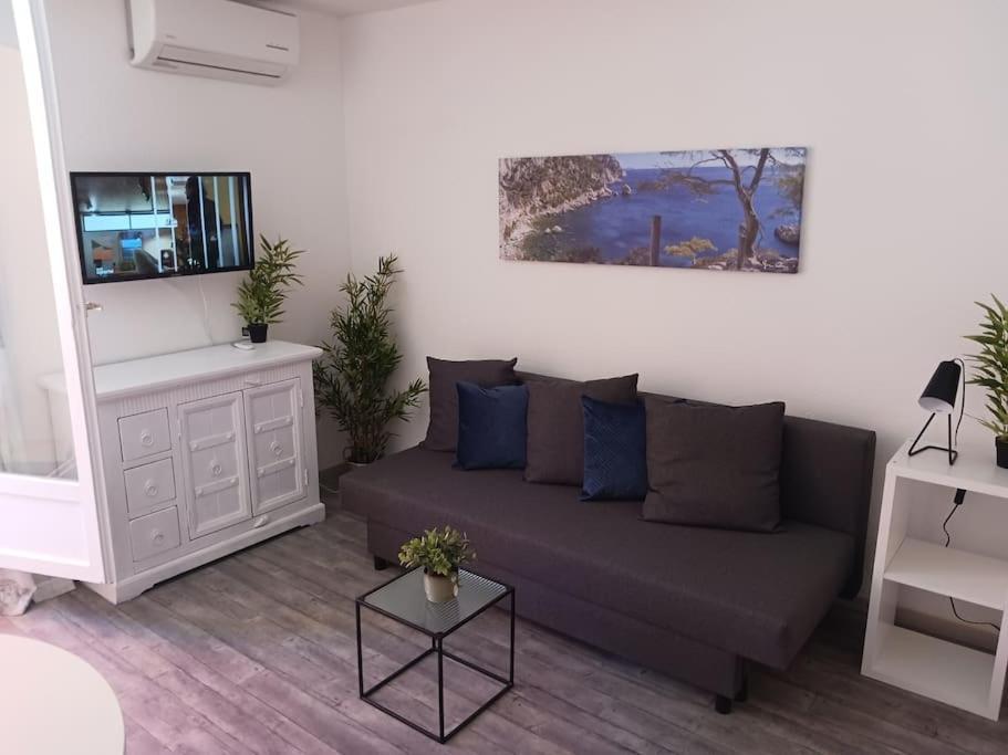 Studio Meuble Bord De Mer Bormes-les-Mimosas Exterior photo
